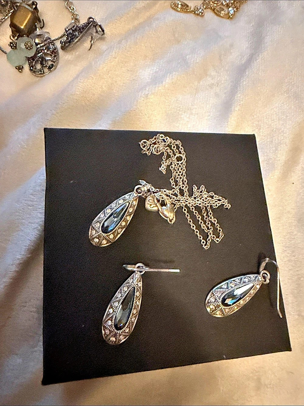Brighton Teardrop Pendant Jewelry Set in Silver & Blue